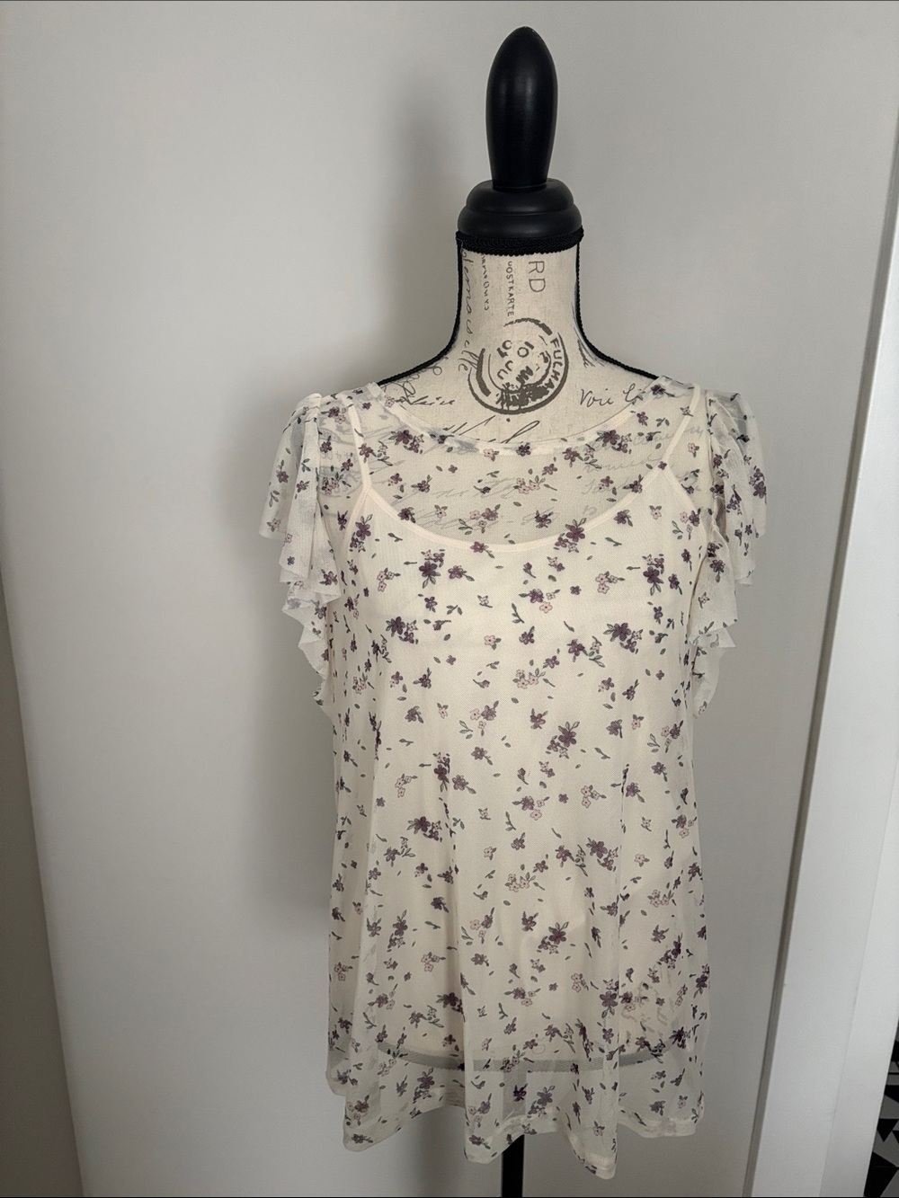 Bobeau - XL  Cream Floral Flutter Sleeve Blouse